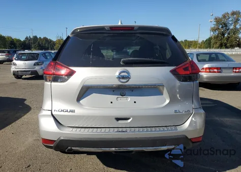 2017 Nissan Rogue Sv z USA, uszkodzony, nr VIN 5N1AT2MV6HC746598
